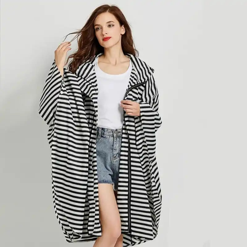 Cardigan à capuche rayé.