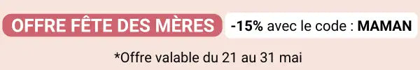 Bannière rectangulaire rose avec un texte blanc faisant la publicité d'une réduction de 15 % pour la fête des mères.